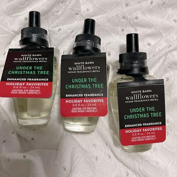 Bath & Body Works- Three Under the Christmas Tree Wallflowers Refills. NWT - Picture 1 of 3